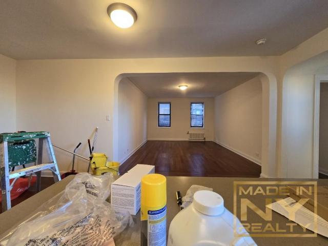 Building Photo - 1 bedroom in SUNNYSIDE NY 11104