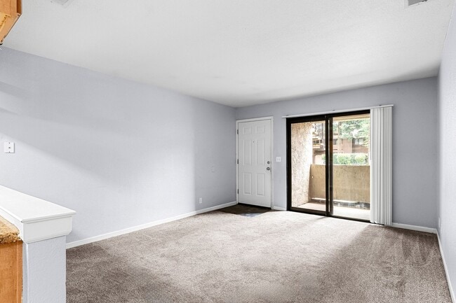 Building Photo - Cozy 3-Bedroom Condo with Washer/Dryer and...