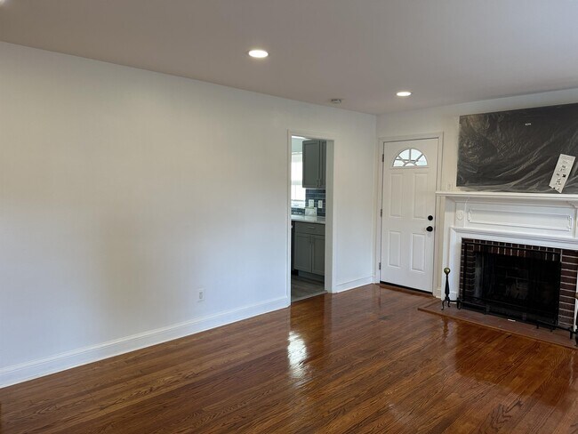 Building Photo - 205 Danray Dr