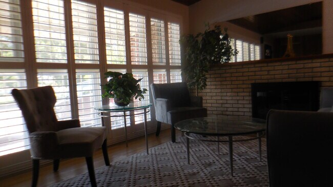Building Photo - 2806 San Pedro Dr NE