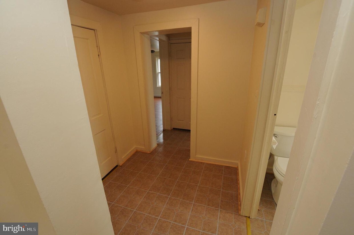 Primary Photo - 26 E Lee St