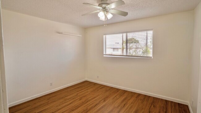 Foto del edificio - 1136 W 9th St