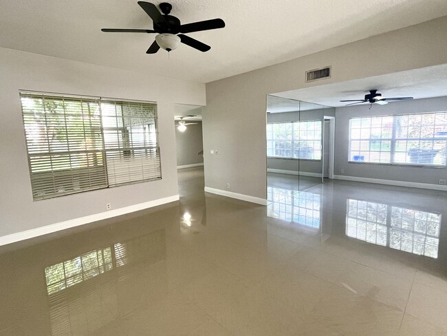 Building Photo - 1112 Wild Cherry Ln