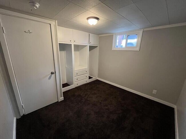 Building Photo - 982 Gramercy Ave