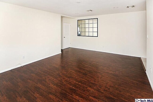 Building Photo - 6754 Bellingham Ave