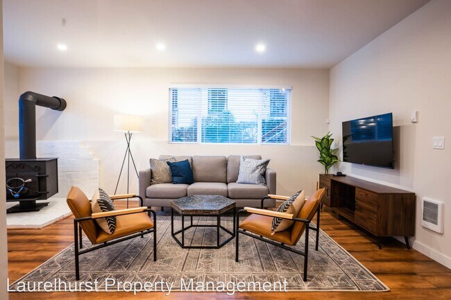 Foto del edificio - 5 br, 2 bath House - 9015 Carkeek Dr S