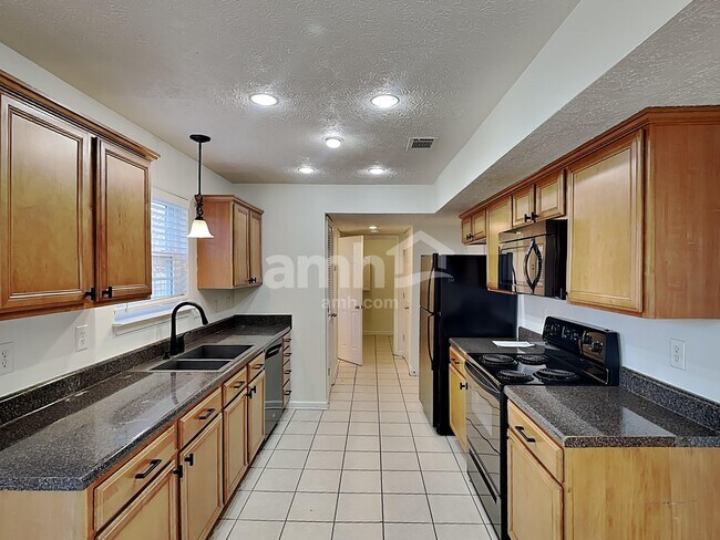 Foto del edificio - 2126 Burgess Ln