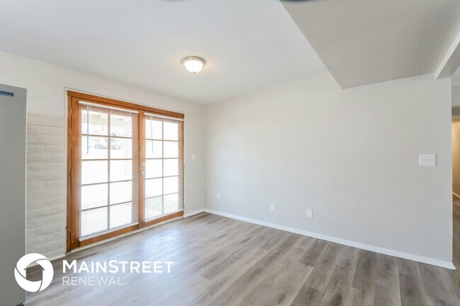 Foto del edificio - 7321 E Lakeside Dr