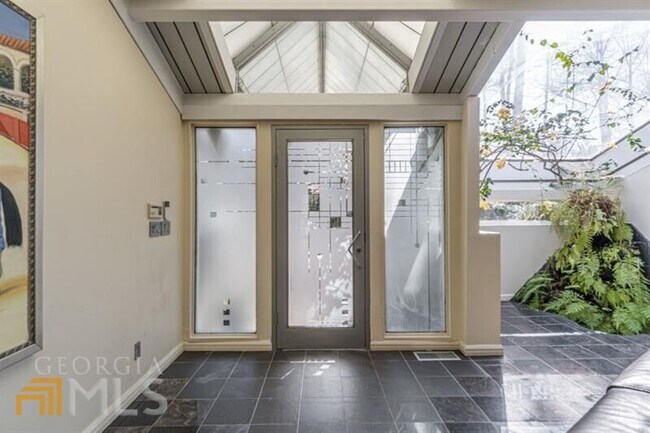 Foto del edificio - 1121 Dawn View Ln NW