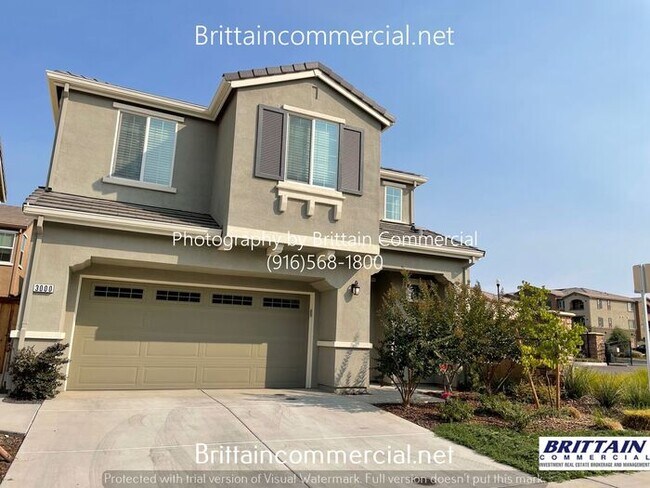 Building Photo - Beautiful 3 Bedroom 2.5 Bath Two Story Hom...