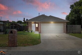 Building Photo - 118 S L Ave
