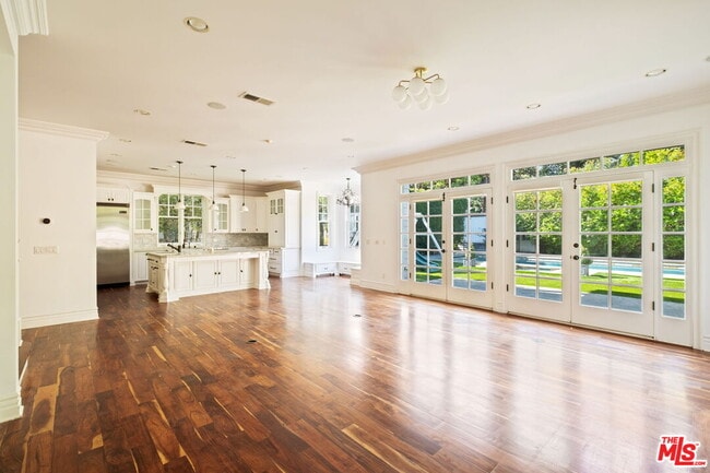 Foto del edificio - 765 N Almar Ave