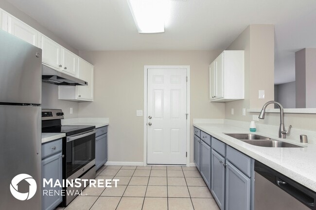 Building Photo - 10730 W Glenrosa Ave