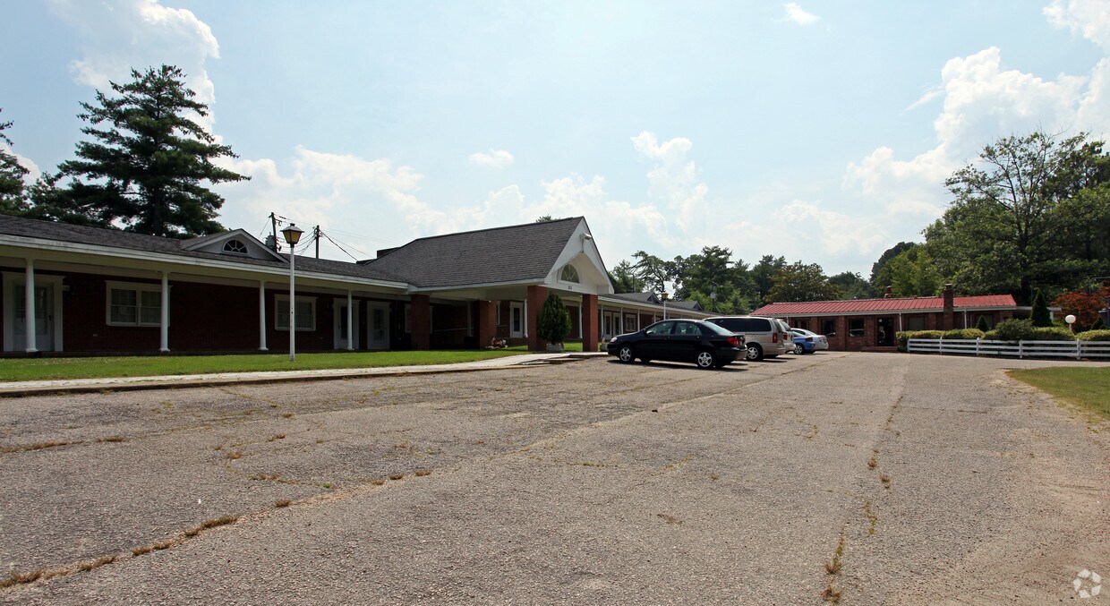 Primary Photo - 301 Sunset Dr