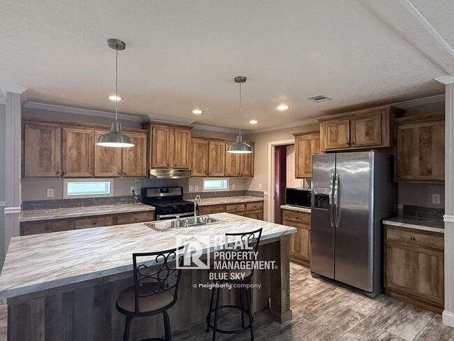 Foto del edificio - SPACIOUS 4 BEDROOM HOME WITH MODERN FEATUR...