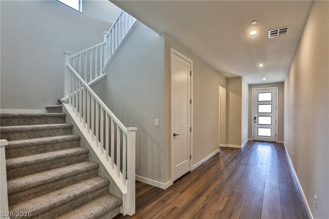 Building Photo - 3229 Vittoria Ave