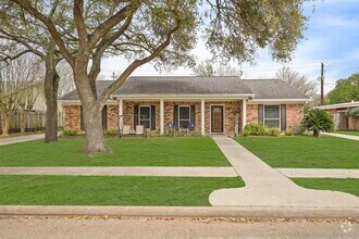 Building Photo - 5618 Bankside Dr