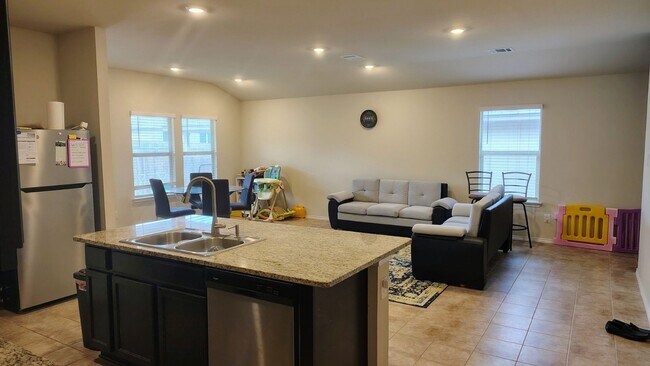 Foto del edificio - 9609 Falme Ln