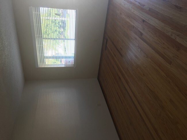 Foto del edificio - 1113 White Cliff Dr