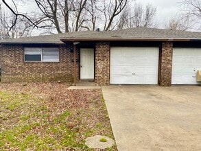 Building Photo - 2013 W Emma Ave