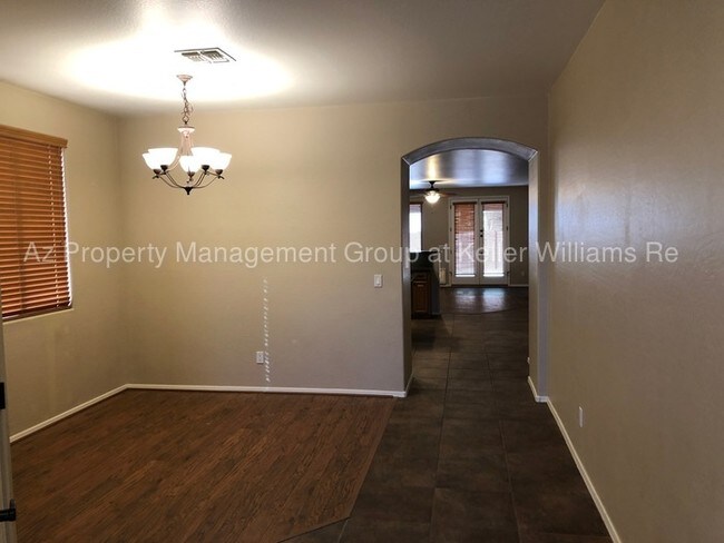 Foto del edificio - Goodyear 4 Bedroom with 3 car garage!