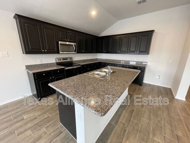 Building Photo - 5816 Utopia Dr