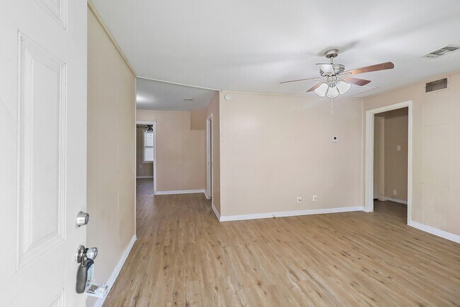 Building Photo - 946 Milam St