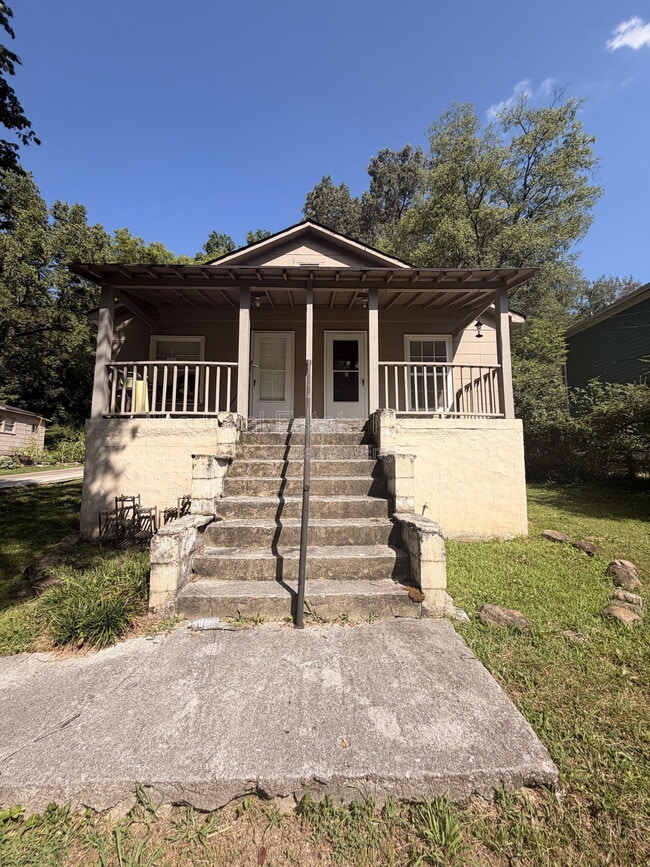 Foto del edificio - 1080 E Elmwood Dr