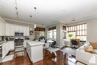 Building Photo - 1815 N Milwaukee Ave Building Photo - 1815 N Milwaukee Ave