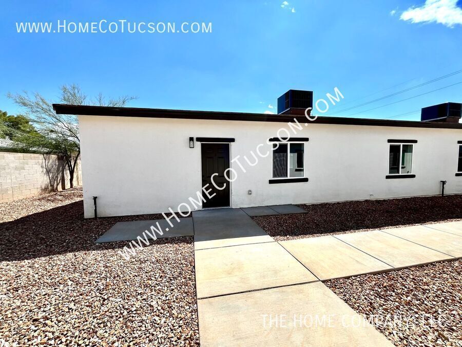 Primary Photo - 1603 S Van Buren Ave