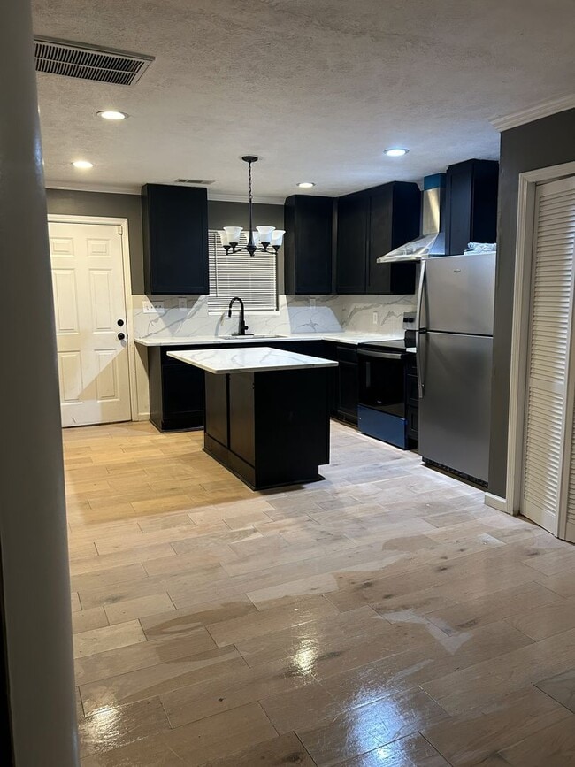 Building Photo - Very Nice Two Bedroom Two Bath Coming SOON!