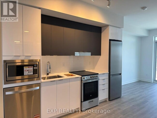 Building Photo - 5105 Hurontario St