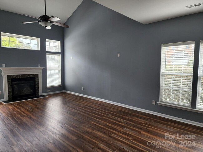 Building Photo - 317 Shingleoak Dr