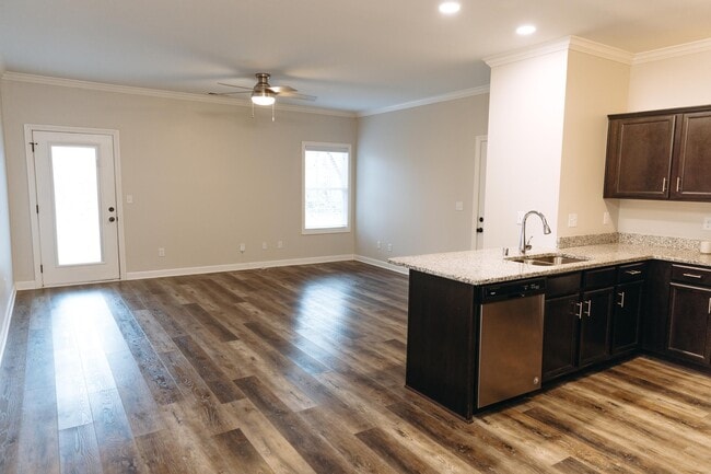 Building Photo - Laurel Ridge