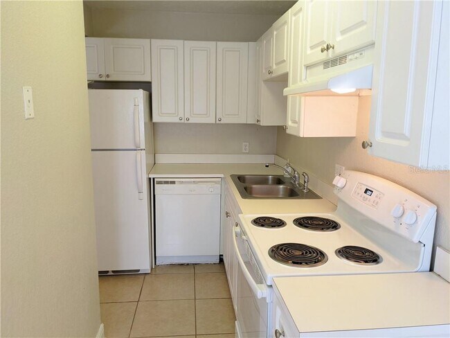 Building Photo - 13722 Orange Sunset Dr