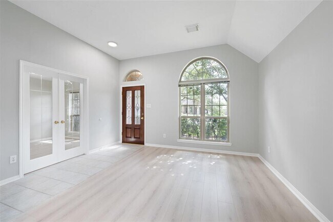 Foto del edificio - 2618 Parkbriar Ln