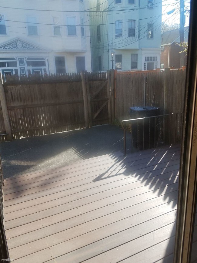 Building Photo - 18 Austin St