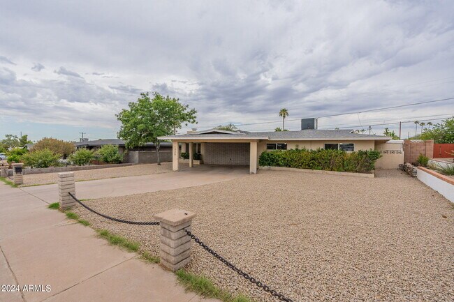 Building Photo - 1320 E Orchid Ln