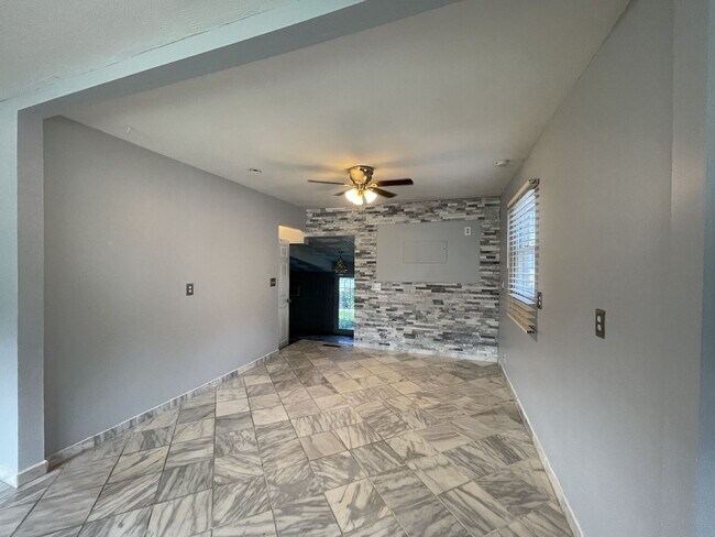 Foto del edificio - 3618 S 120th St