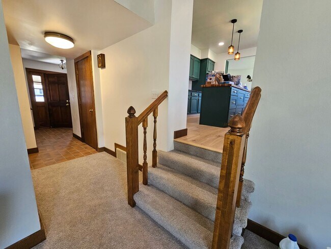 Foto del edificio - NE Newly updated 3 bedroom 2.5 bath home w...
