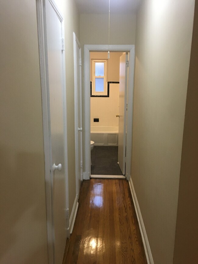 Building Photo - 111 Beechwood Pl