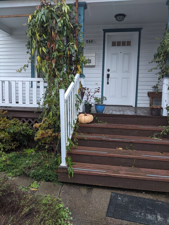 Private entry - 540 NW 14th St
