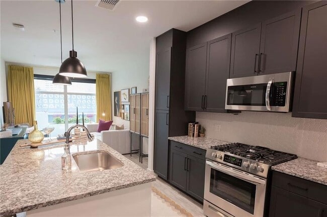 Photo - 505 Courtland St NE House