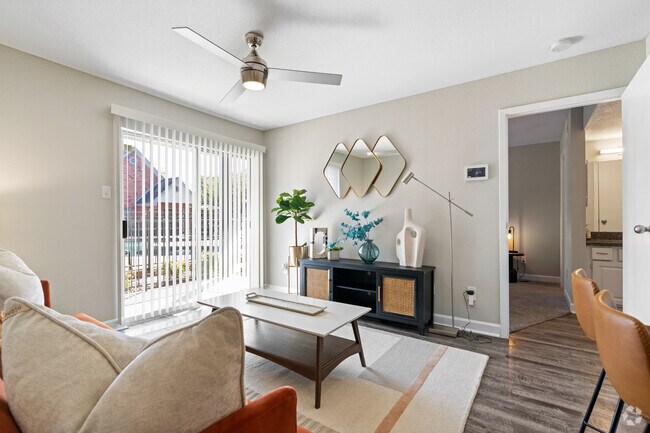 1 habitación, 1 baño, 560 pies cuadrados, sala de estar - Monarch Medical Center