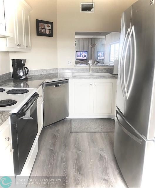 Foto del edificio - 23279 Barwood Ln N