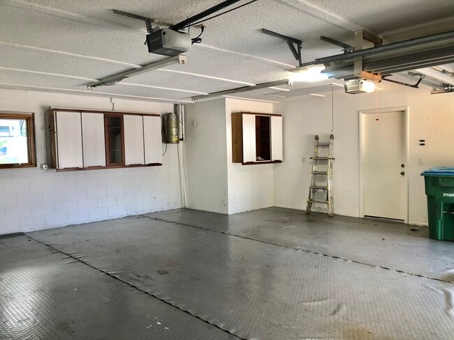 Building Photo - 601 N Lake Sybelia Dr