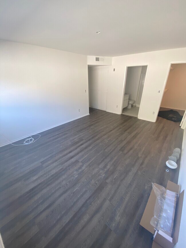 Building Photo - 1457 Armacost Ave