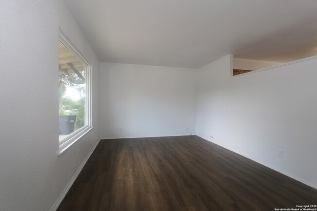 Building Photo - 127 Fair Valley St