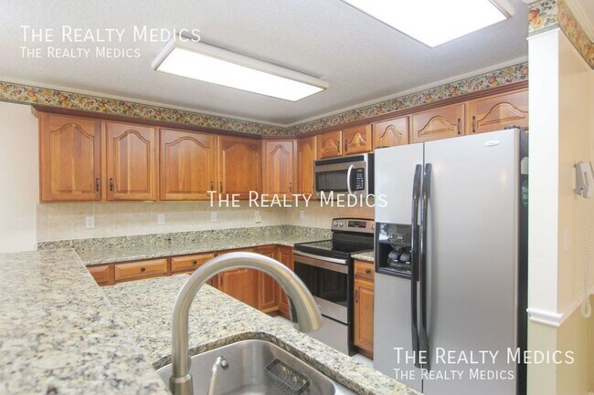 Foto del edificio - BEAUTIFUL 3 Bd/ 2.5 Ba POOL HOME in KISSIM...