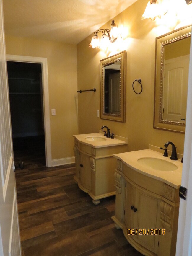Building Photo - 5165 Ridge St.-Dalzell-Close to Shaw AFB- ...